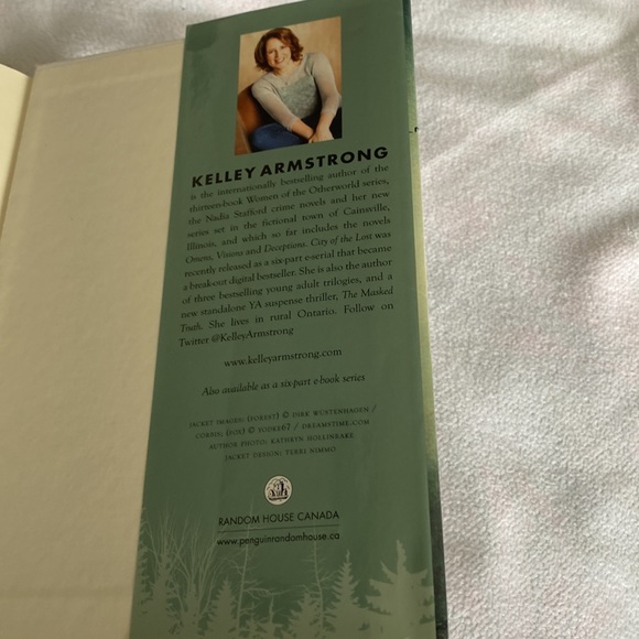 City of the Lost by Kelley Armstrong Hardcover Novel Book - Picture 4 of 5